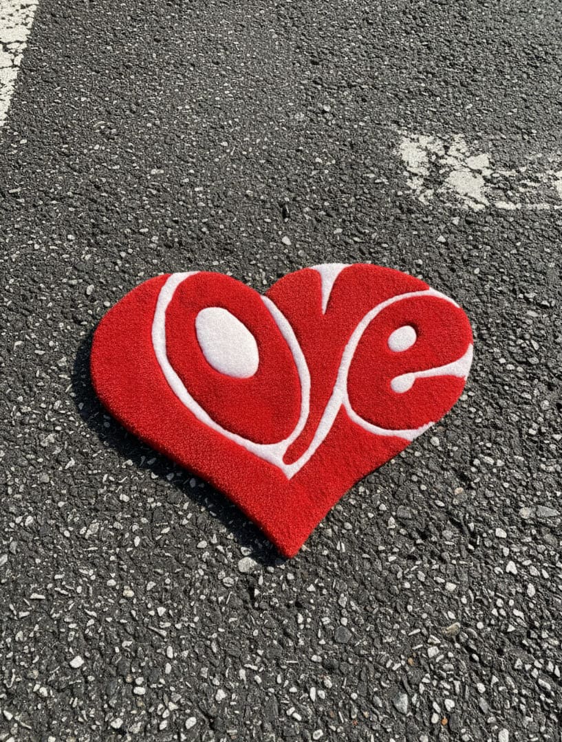 ❤️ Love Heart-Shaped Handmade Rug